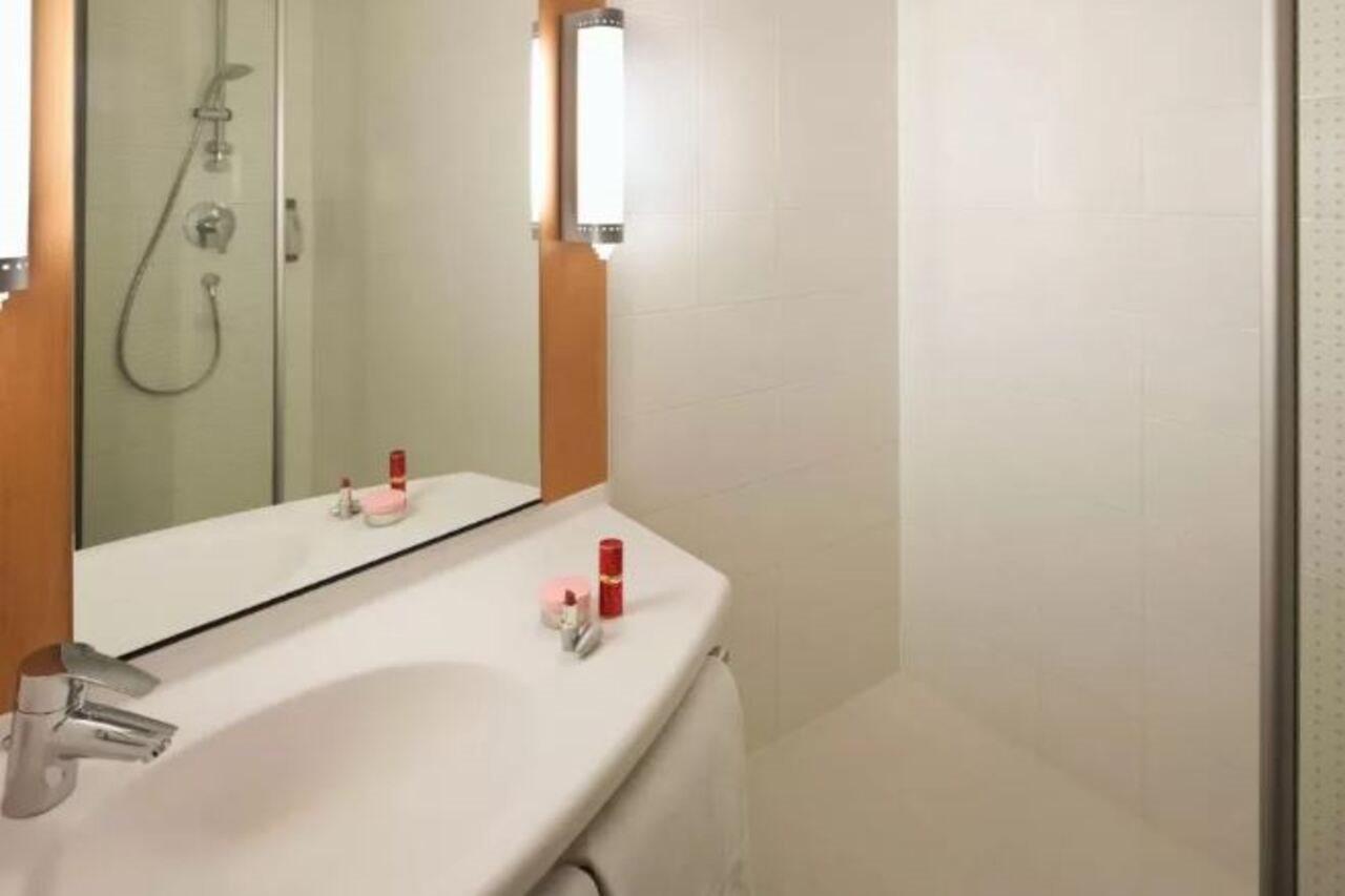 Hotel Ibis Barcelona Santa Coloma Santa Coloma de Gramanet Zewnętrze zdjęcie